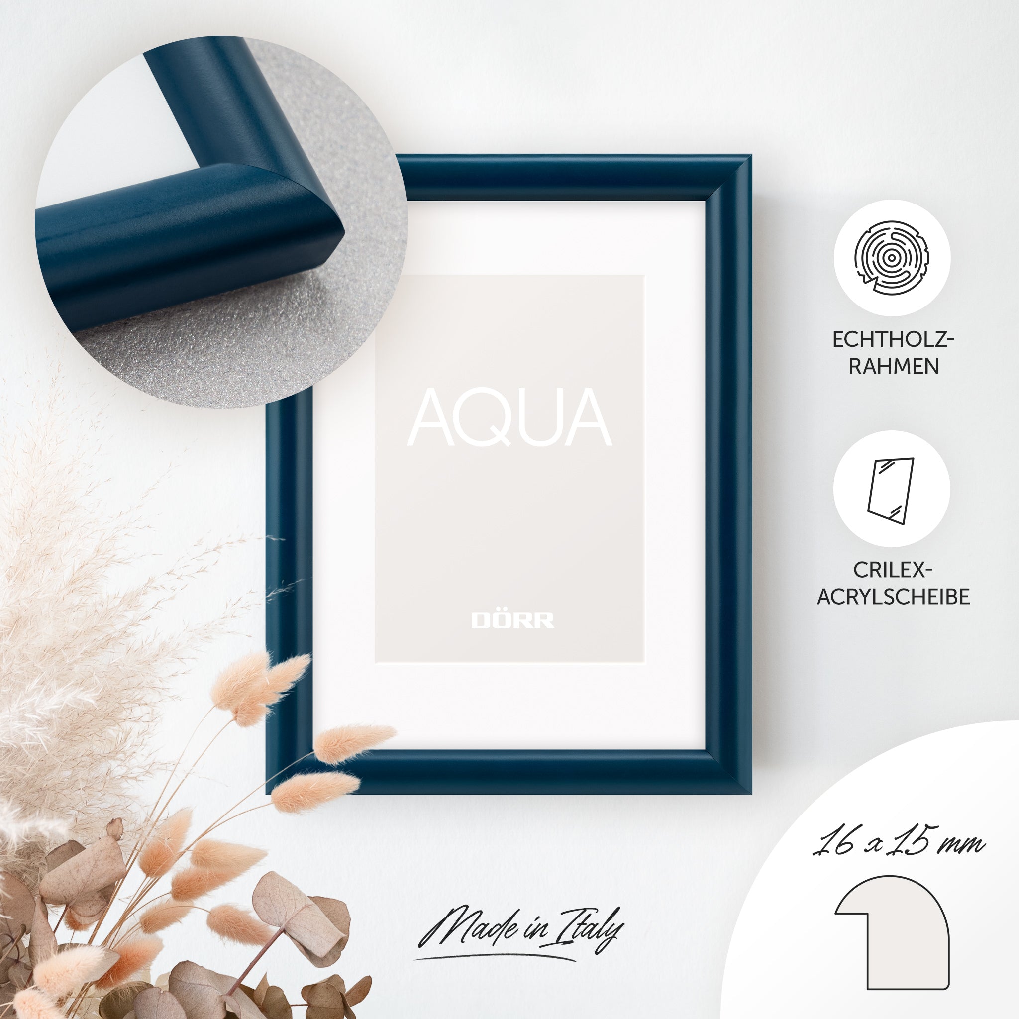 DÖRR Holz-Bilderrahmen Aqua dunkelblau, an der Wand aufgehängt, mit Detailansicht der modernen, halbrunden Rahmenleiste