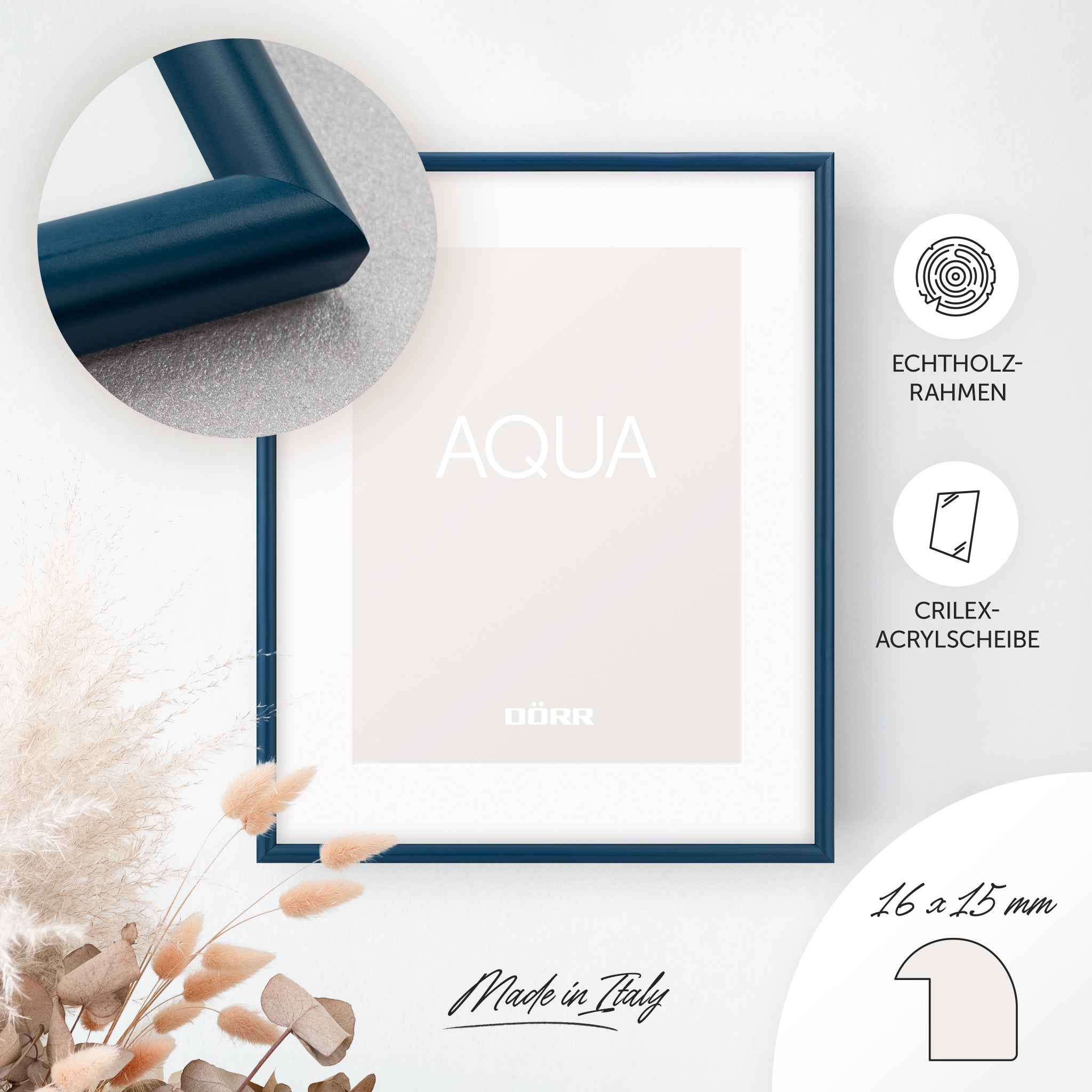 DÖRR Holz-Bilderrahmen Aqua dunkelblau, an der Wand aufgehängt, mit Detailansicht der modernen, halbrunden Rahmenleiste