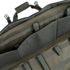 DÖRR ProTac Doppel-Gewehrtasche oliv, Detailansicht der gepolsterten Innenabteile mit Trennwand und Fixiergurten für zwei Gewehre