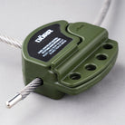 Detailansicht des DÖRR Kabelschlosses mit  Stahlseil und olivgrünem Gehäuse, geschlossene Verriegelung mit vier Löchern für Vorhängeschlösser