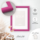 DÖRR Holz-Bilderrahmen Aqua pink, an der Wand aufgehängt, mit Detailansicht der modernen, halbrunden Rahmenleiste