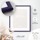 DÖRR Holz-Bilderrahmen Aqua lila, an der Wand aufgehängt, mit Detailansicht der modernen, halbrunden Rahmenleiste