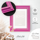 DÖRR Holz-Bilderrahmen Boho in Pink im Vintage-Stil, an der Wand aufgehängt, mit Detailansicht der strukturierten Leiste