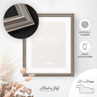 DÖRR Holz-Bilderrahmen Boho in Grau im Vintage-Stil, an der Wand aufgehängt, mit Detailansicht der strukturierten Leiste