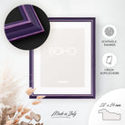 DÖRR Holz-Bilderrahmen Boho in Lila im Vintage-Stil, an der Wand aufgehängt, mit Detailansicht der strukturierten Leiste