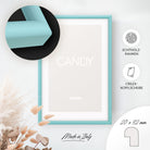 DÖRR Holz-Bilderrahmen Candy hellblau, an der Wand aufgehängt, mit Detailansicht der massiven, halbrunden Rahmenleiste