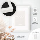 DÖRR Echtholz-Bilderrahmen Woody weiß, dekorativ an der Wand aufgehängt, mit Detailansicht der 12 x 19 mm schmalen Leiste