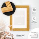 DÖRR Echtholz-Bilderrahmen Aurora gold, dekorativ an der Wand aufgehängt, mit Detailansicht der 20 x 15 mm Leiste in Stufenoptik